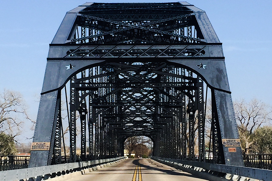 Puente de la Avenida Washington sobre el río Brazos en Waco Texas