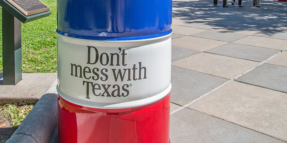 Don't mess with Texas trash can