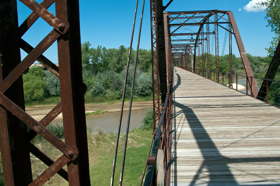 Truss walking bridge over scenic quicksand