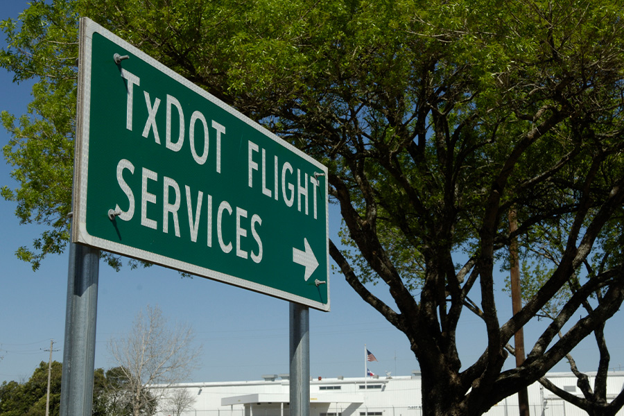 Letrero de servicios de vuelo de TxDOT