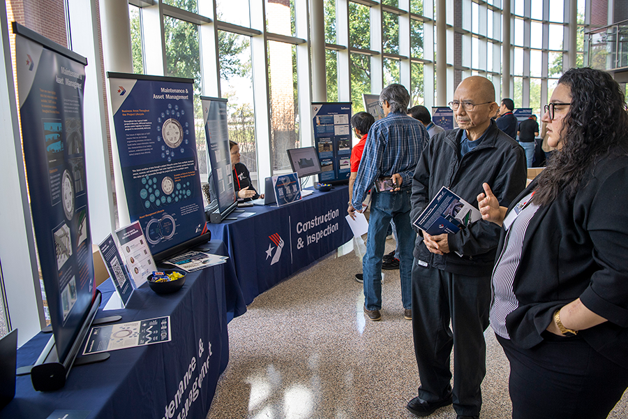 Exhibit books at roadshow