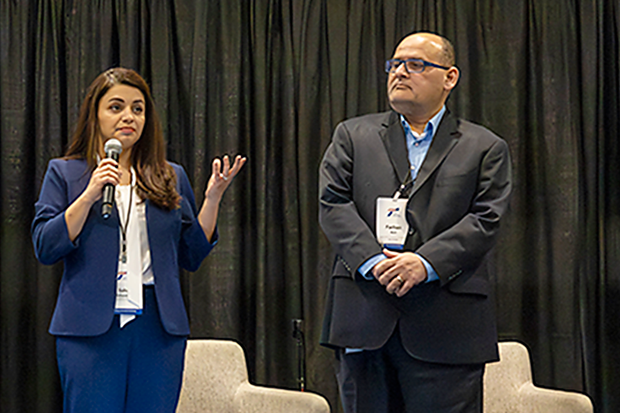 Sahar Esfandyari y Farhan Butt con la ciudad de Denton presentando para el equipo Denton en el Team Showcase durante el Texas Innovation Invitational 2026 en Allen, Texas, del 15 al 17 de junio de 2026.