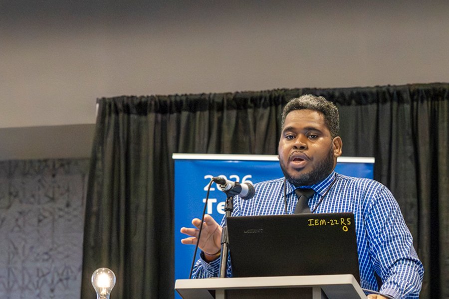 Gadimi Hilton, Responsable de Comunicación de Transporte de la ciudad de Fort Worth, presentando para el equipo de Fort Worth en el Team Showcase durante el Texas Innovation Invitational 2026 en Allen, Texas, del 15 al 17 de junio de 2026.