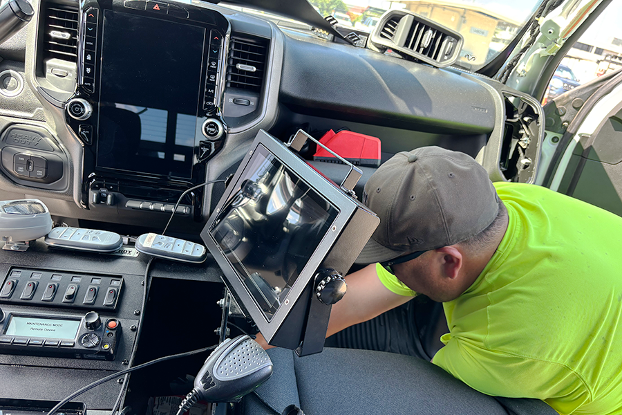 A vendor technician installs a digital alert device in a TxDOT HERO vehicle in the Austin District. 