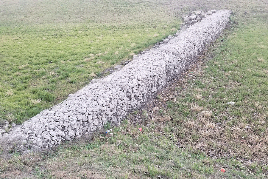 Rock filter dam