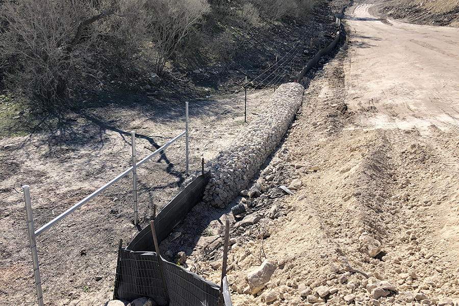 Rock filter dam