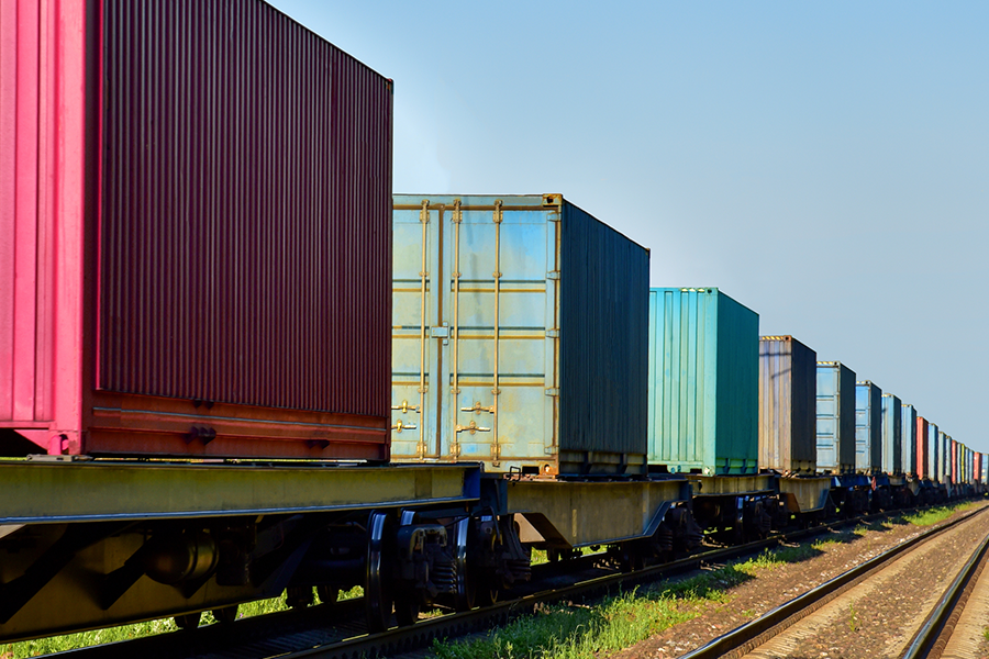 Contenedores de carga en ferrocarril de mercancías