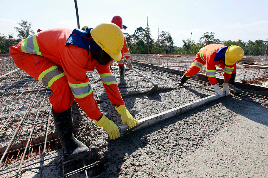 I-35 East phase 2 construction crew