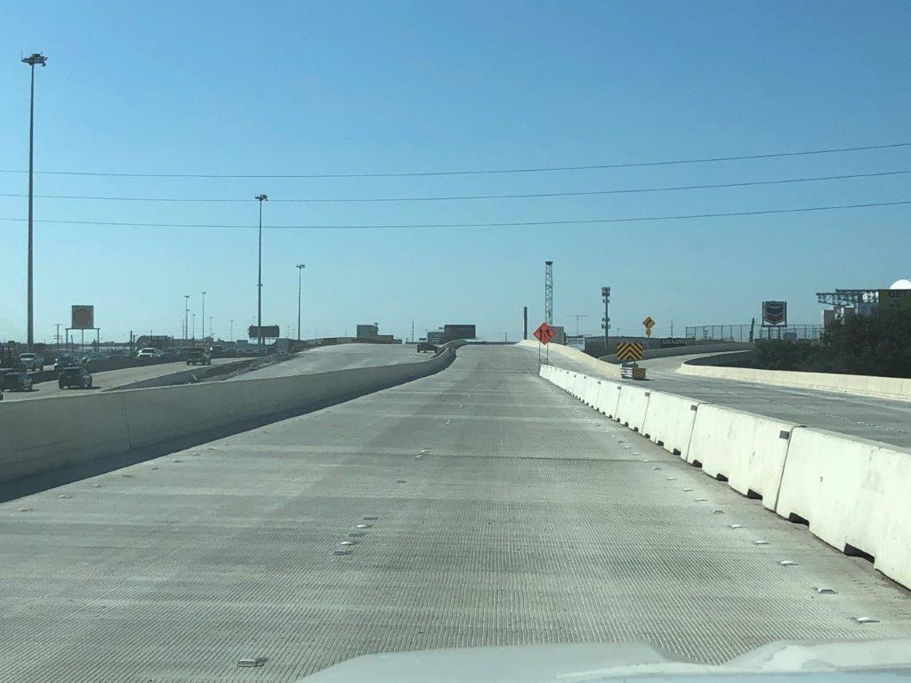 Looking west on connector G on current I-610 westbound mainlane. The right side is connector D & G to I-610 southbound mainlane including the Almeda exit.