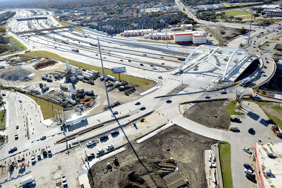Southeast view of Skillman Street intersection at I-635 showing lanes reconfigured to accommodate through-traffic via the adjacent temporary bridge, as well as construction of the approaches along the frontage roads 