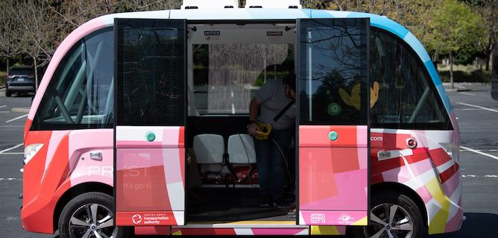 autonomous bus open for passengers to exit
