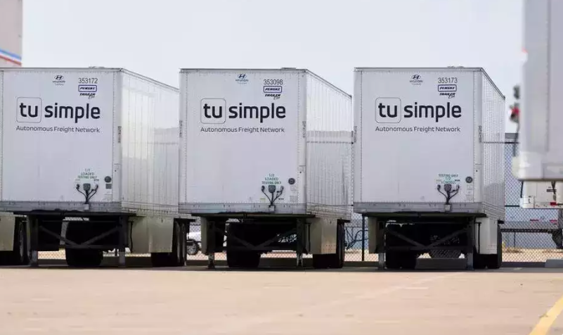 Tu Simple autonomous truck loads