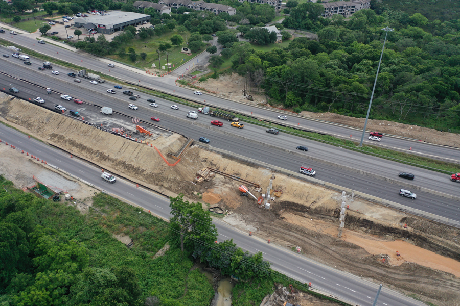 Reconstruction of I-35 bridge over South Boggy Creek in May 2024