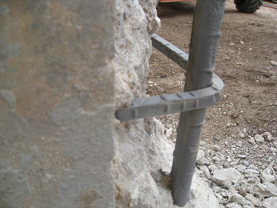 Reinforcing cleaned and free of rust. (click in image to see full-size image)