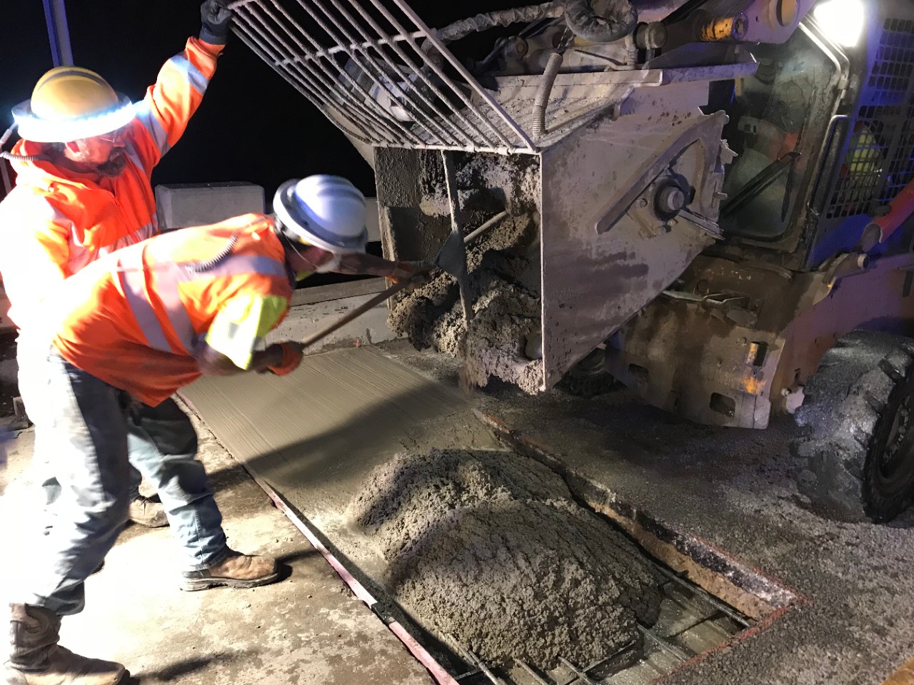 Placing the concrete (click in image to see full-size image)