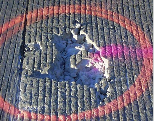Deep spalling. (click in image to see full-size image)