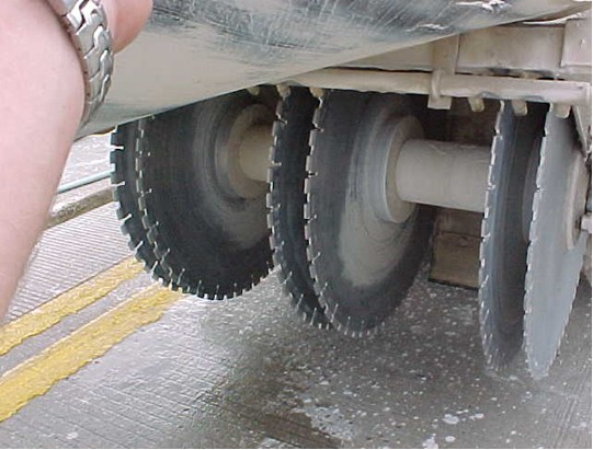 Diamond saw slot cutter. (click in image to see full-size image)