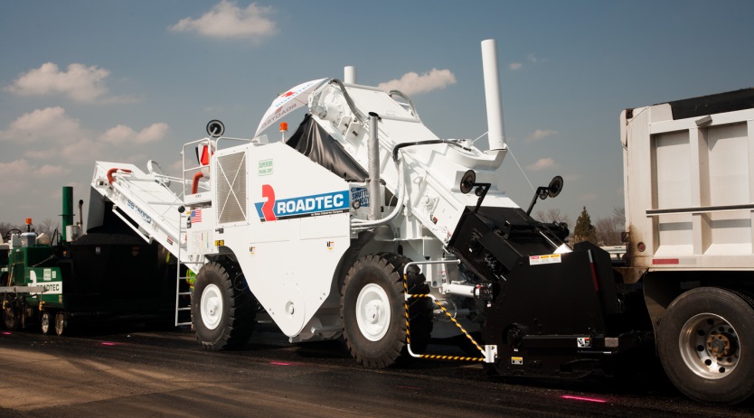 Roadtec Shuttle Buggy, front view, showingloading hopper for end dump and live bottom trucks.© Copyright 2006 University of Washington (click in image to see full-size image)