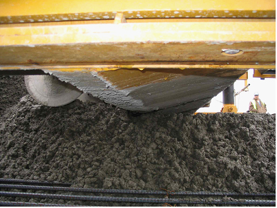 Auger and strike-off spreading the concrete. (click in image to see full-size image)