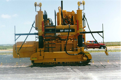 Side view of an idle paver. (click in image to see full-size image)