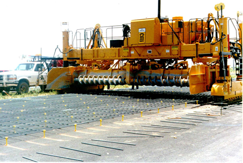 Slip-form paver with two augers (idle). (click in image to see full-size image)