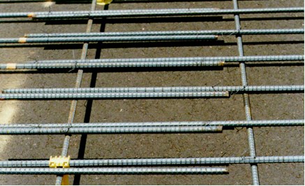 Spliced or lapped longitudinal steel. (click in image to see full-size image)
