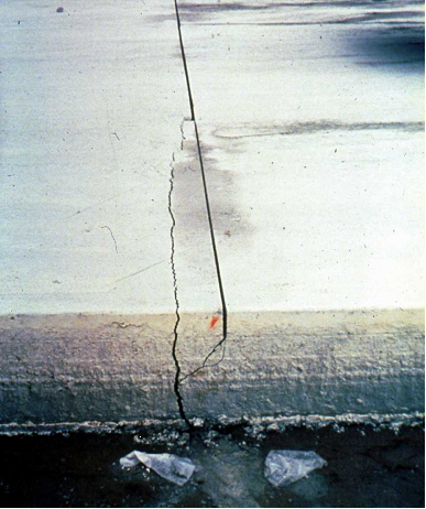 Uncontrolled crack developed while initialsawing. The left side of the slab needs to be removed and replaced. (click in image to see full-size image)