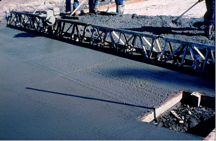 Vibrating screed. (click in image to see full-size image)