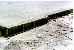 Wood side form at a transverse constructionjoint. (click in image to see full-size image)