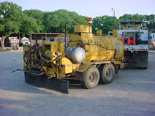 Trailer-Mounted Asphalt Distributor. (click in image to see full-size image)
