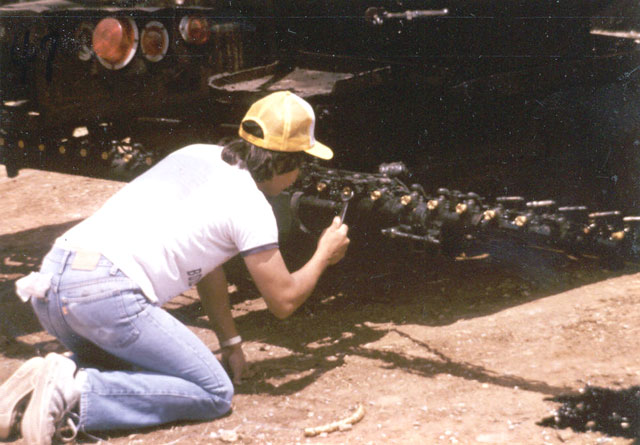 Distributor Spray Bar Rotated Outward. (click in image to see full-size image)