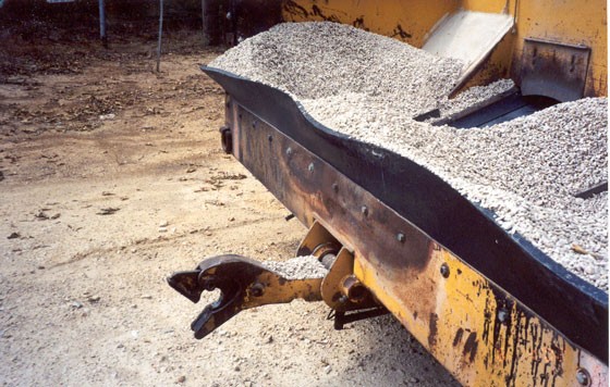 Aggregate Spreader Truck Hitch. (click in image to see full-size image)