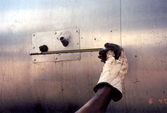 Thermometer Removed from Distributor Tank. (click in image to see full-size image)
