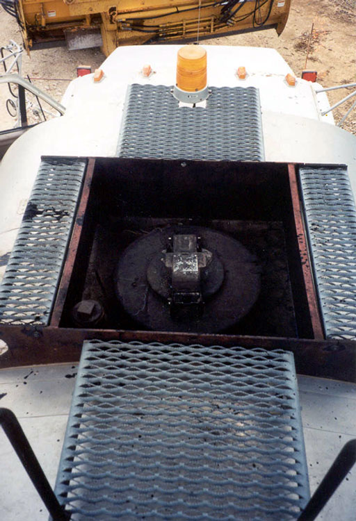 Manhole Cover on Top of Distributor Tank. (click in image to see full-size image)