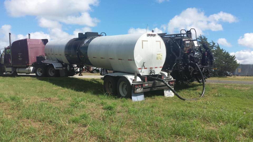 Transferring Asphalt from Transporter toDistributor. (click in image to see full-size image)
