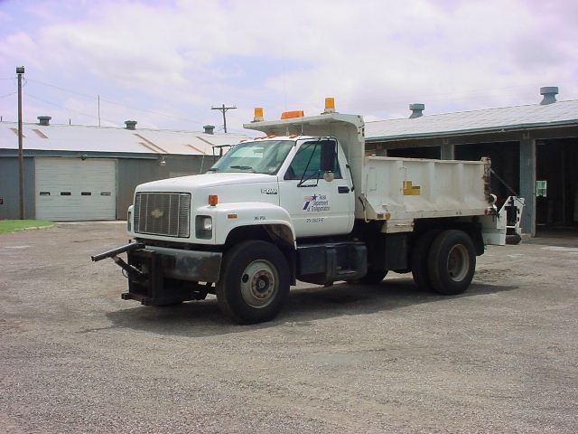 Dump trucks are the workhorses of TxDOTsnow removal. Snow plows are mounted to dump trucks and are usedto push the accumulated snow off the roadway. Spreaders are also mountedon dump trucks to facilitate the spreading of materials for snowand ice control. (click in image to see full-size image)