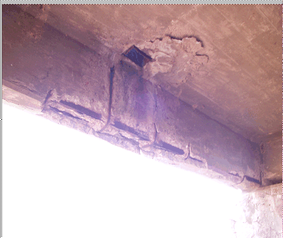 Corrosion damage due to concentrated de-icingsolution at drain site. (click in image to see full-size image)