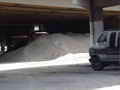Salt storage under a bridge next to bridgecolumns. (click in image to see full-size image)