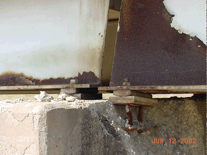 Failure on cap due to corrosion damage.Bridge was closed until repair could be performed. (click in image to see full-size image)