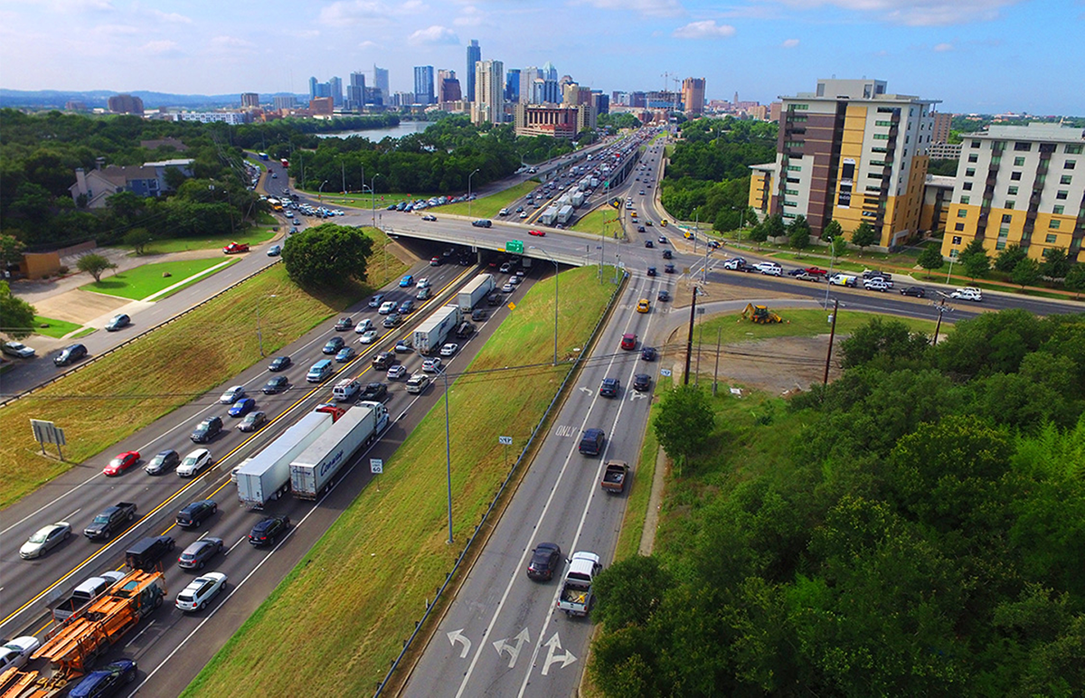 I-35 at Riverside Drive car traffic with city view